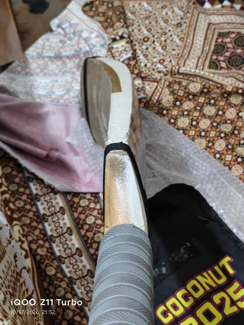 AHS Bat single hand use 1