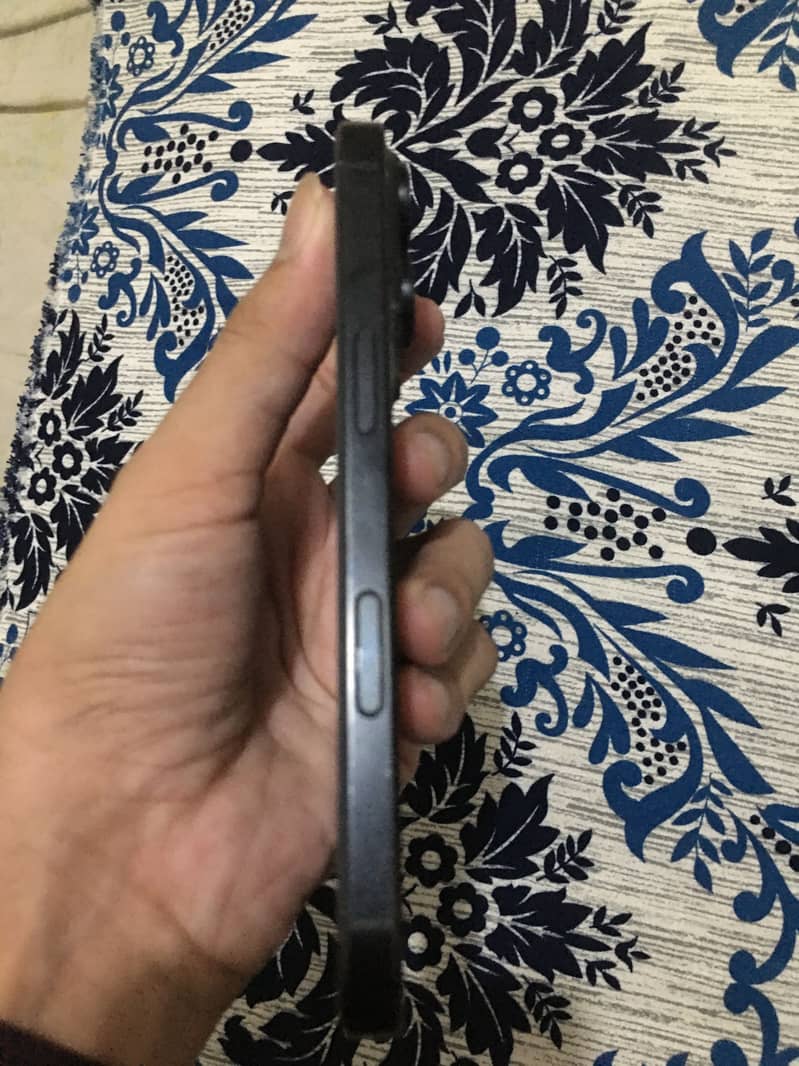 Apple iPhone 16 Pro 6