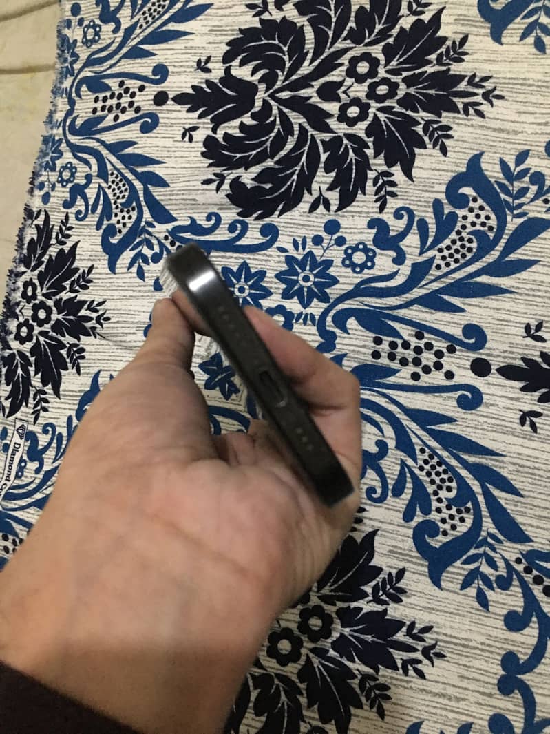 Apple iPhone 16 Pro 7