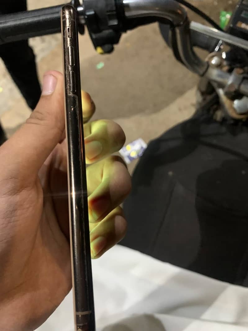 Apple iPhone XS Max 1