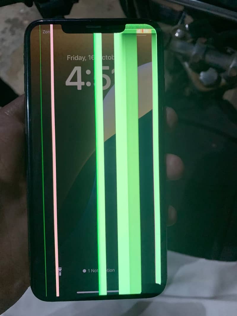 Apple iPhone XS Max 4