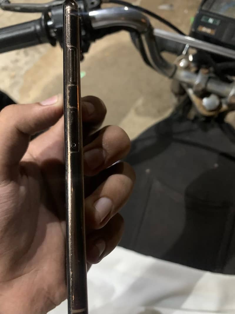 Apple iPhone XS Max 5