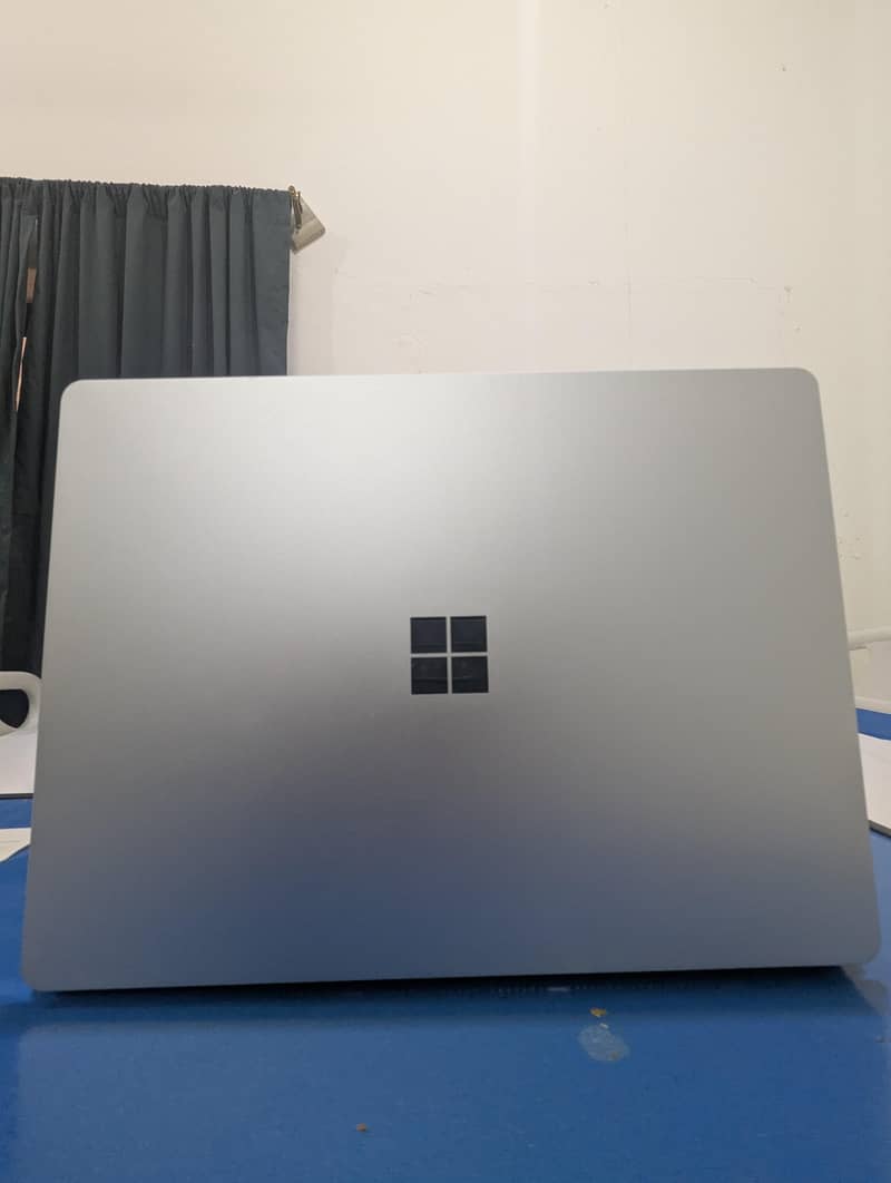 surface laptop GO 0