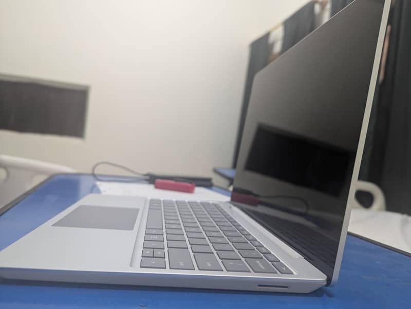 surface laptop GO 4