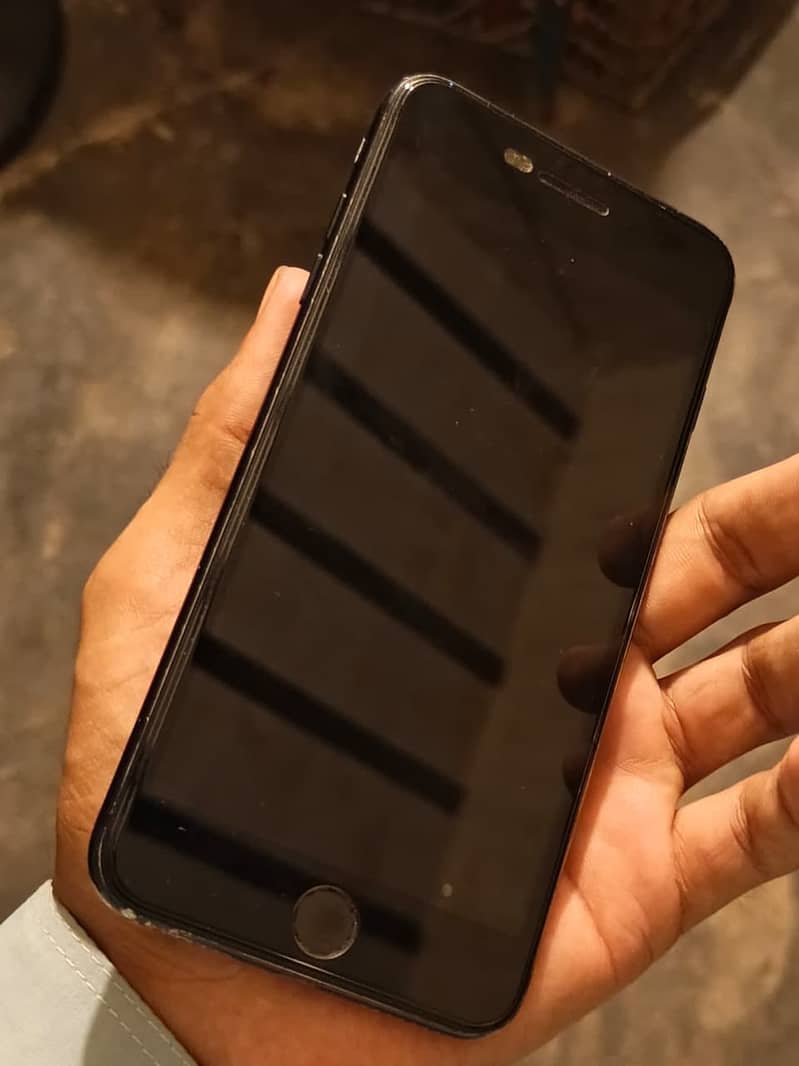 Apple iPhone 7 Plus 0