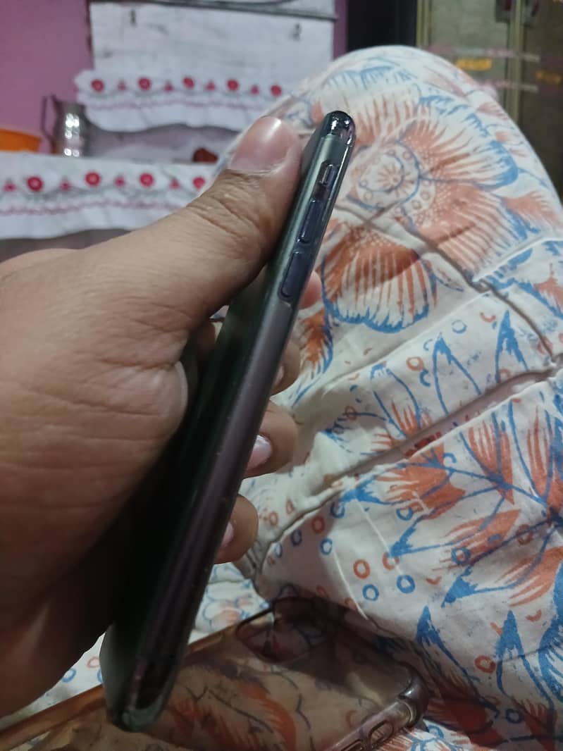Apple iPhone 11 Pro 2