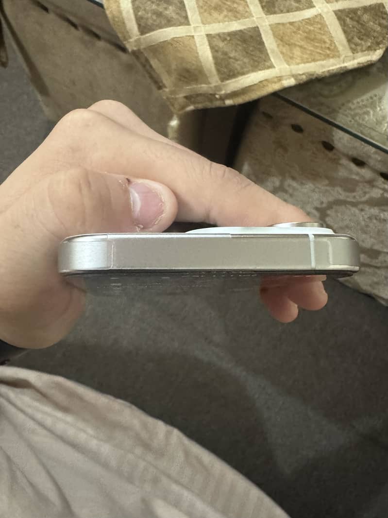 Apple iPhone 15 Pro 3