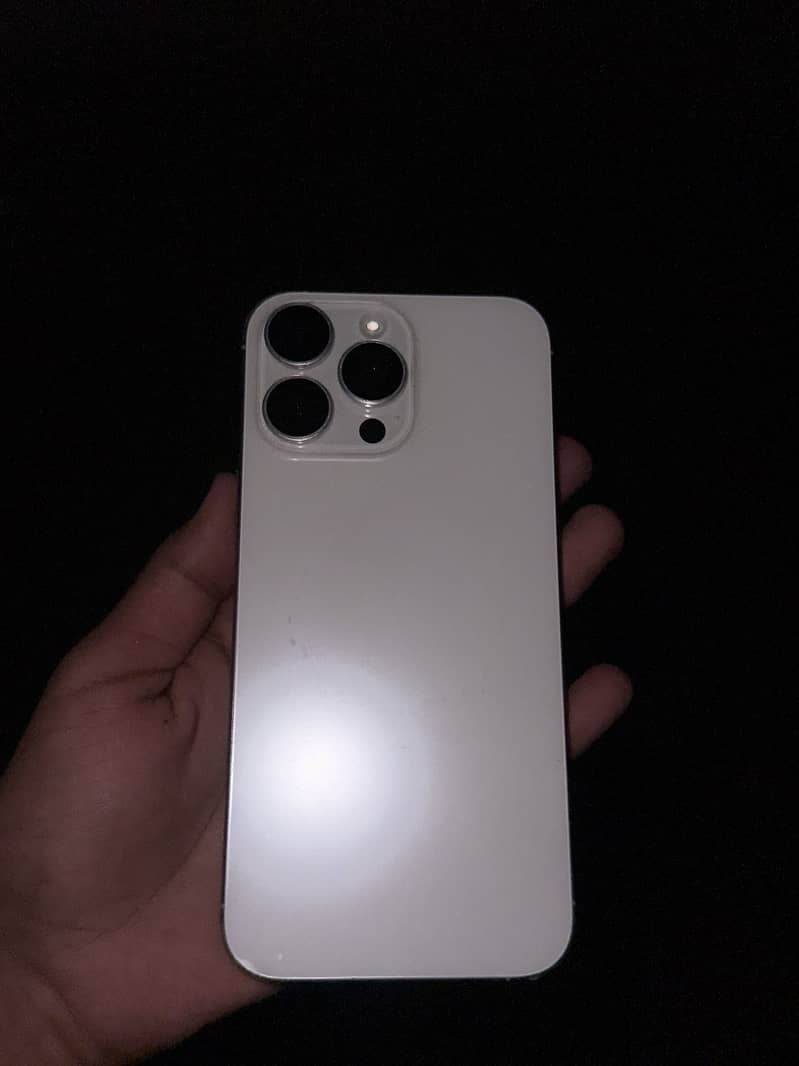 Apple iPhone 16 Pro Max 2
