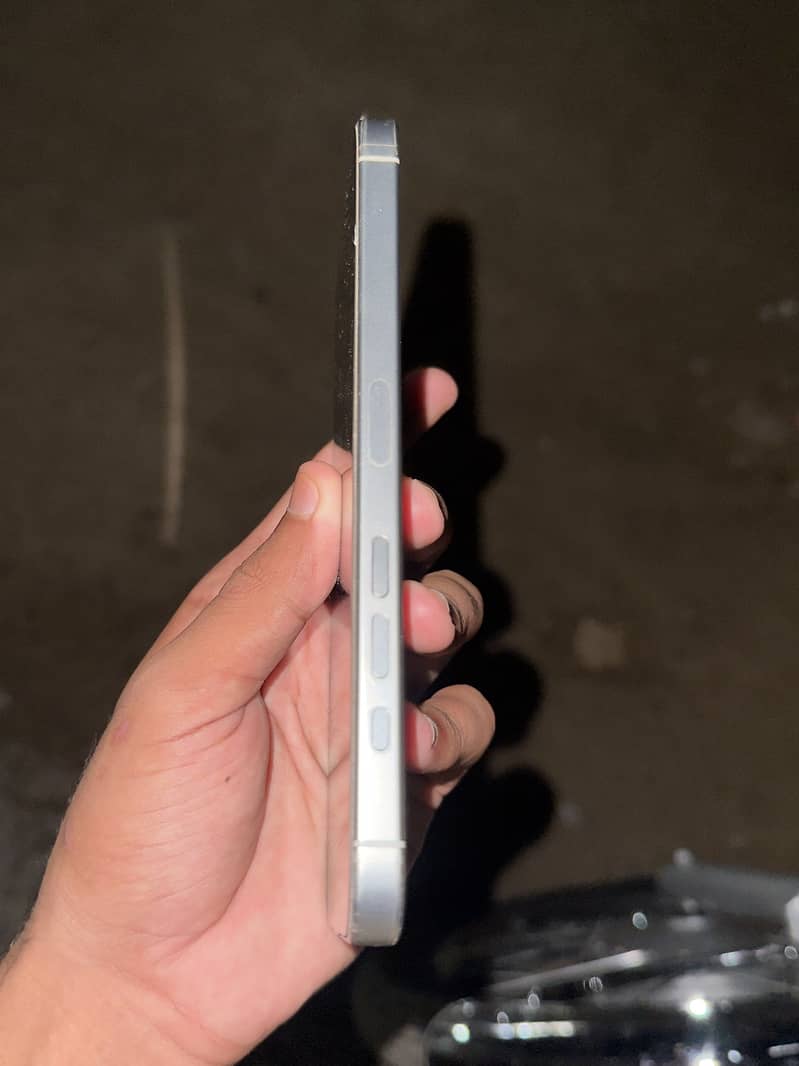 Apple iPhone 16 Pro Max 3