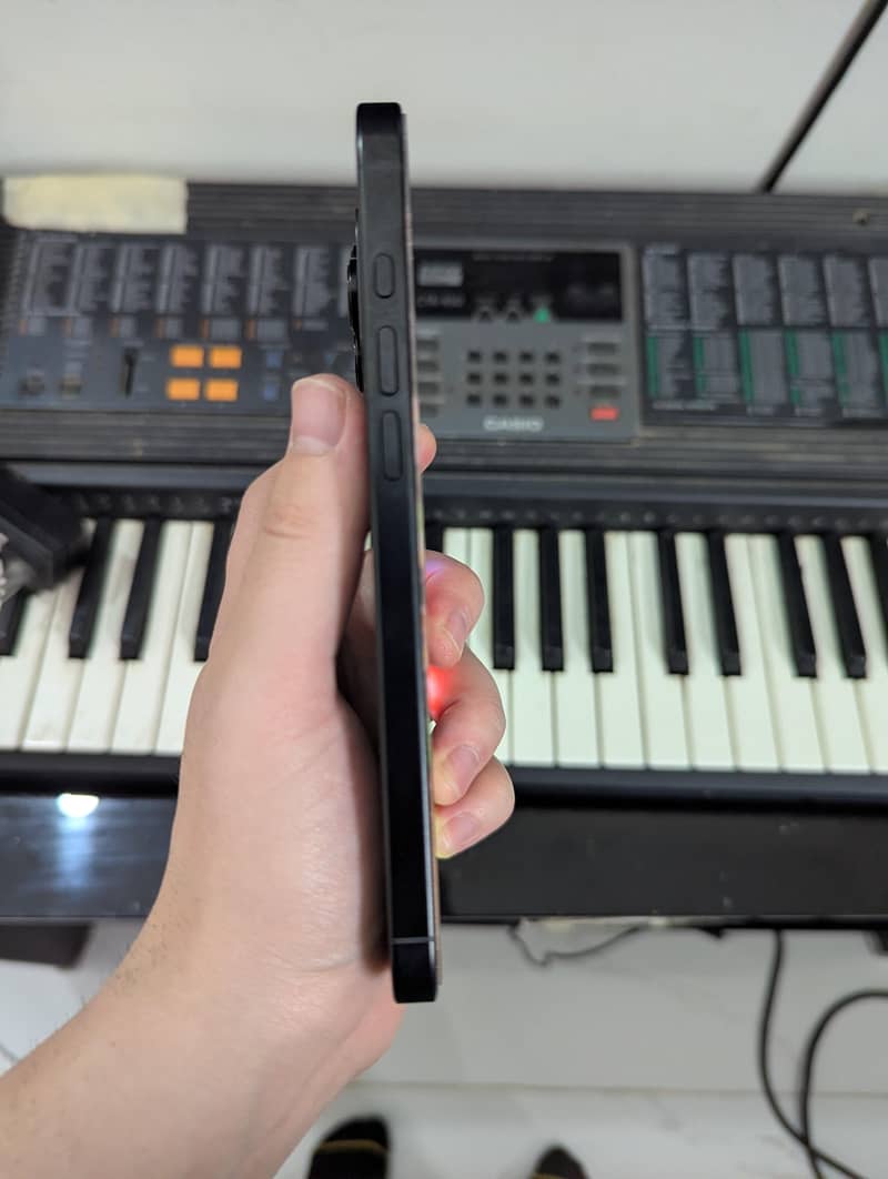 iphone 16 pro max jv 2