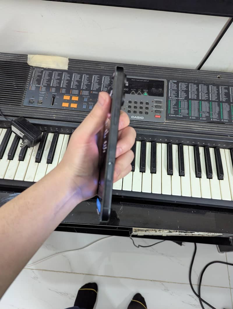 iphone 16 pro max jv 5