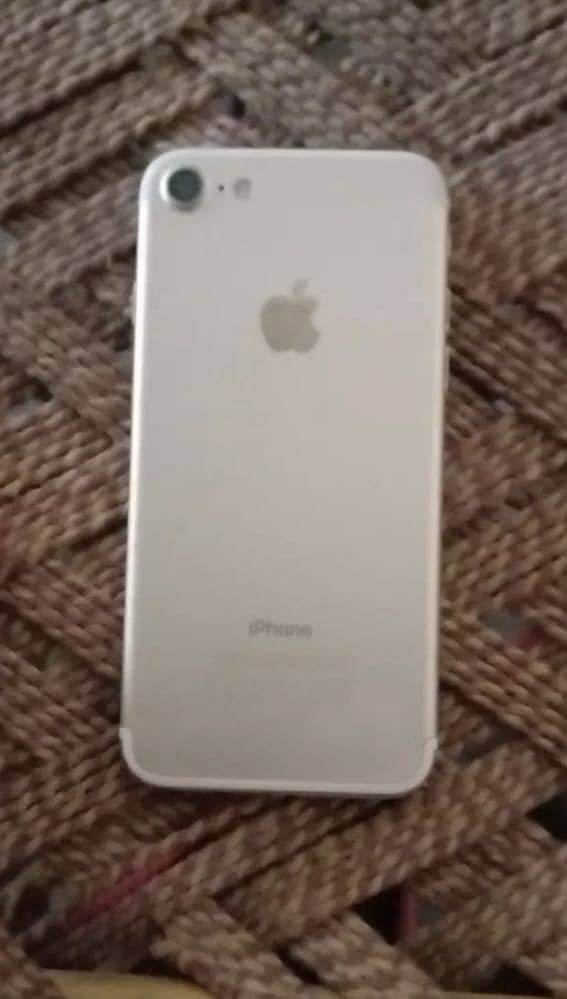 Apple iPhone 7 3