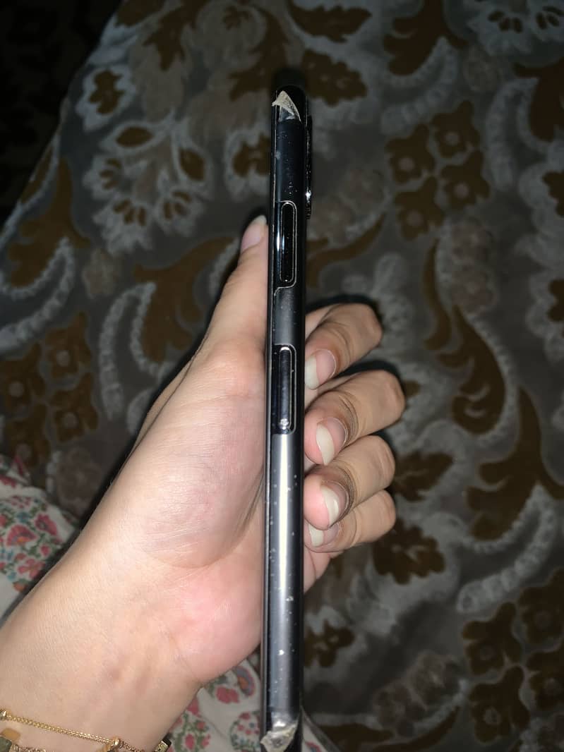 Apple iPhone X 4