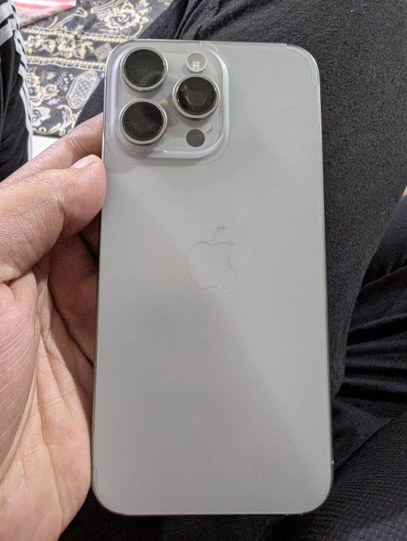 Apple iPhone 15 Pro Max 0
