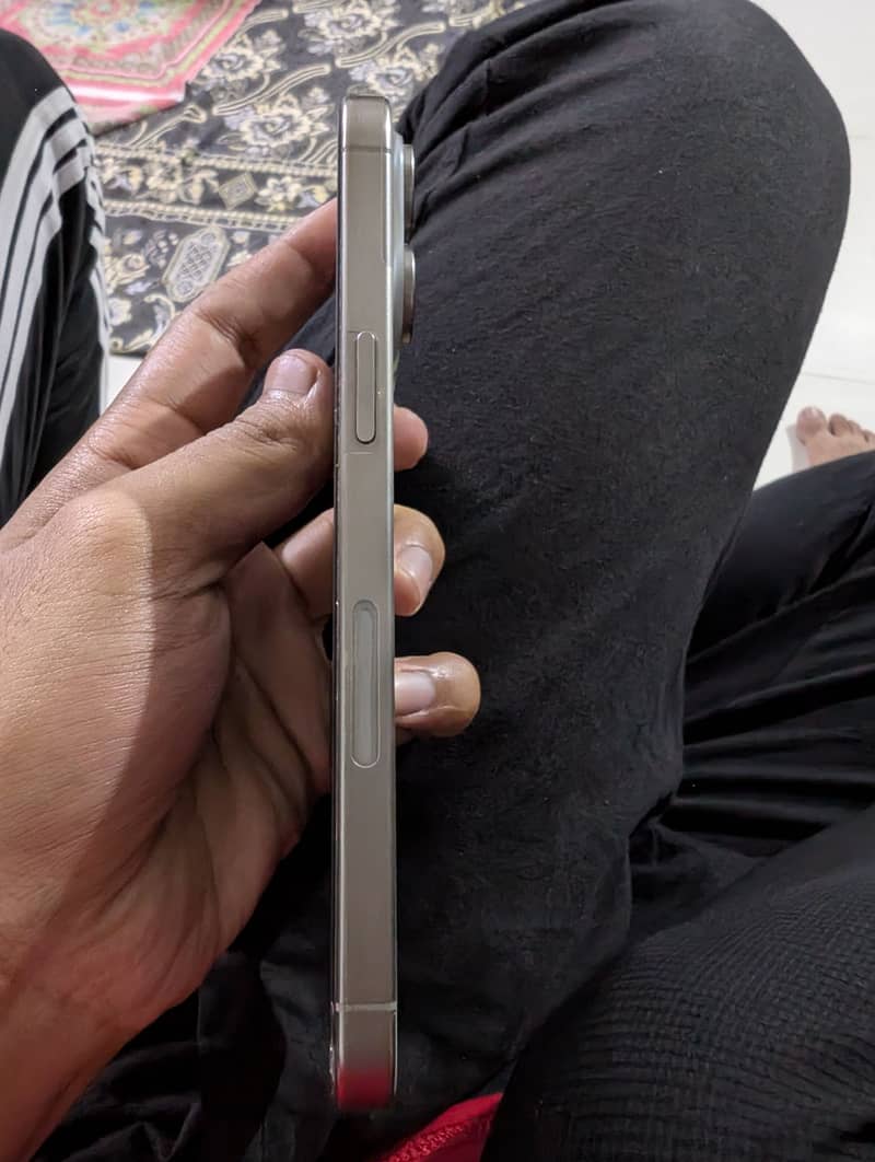 Apple iPhone 15 Pro Max 2
