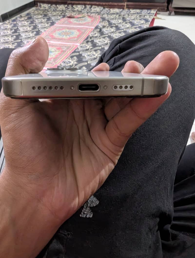 Apple iPhone 15 Pro Max 5