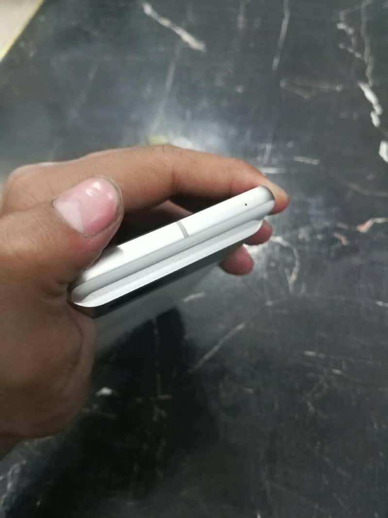 Google Pixel 7 4