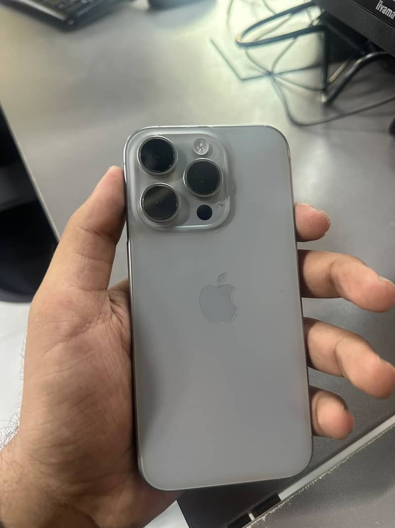 Apple iPhone 15 Pro 0