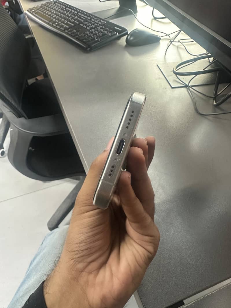Apple iPhone 15 Pro 3