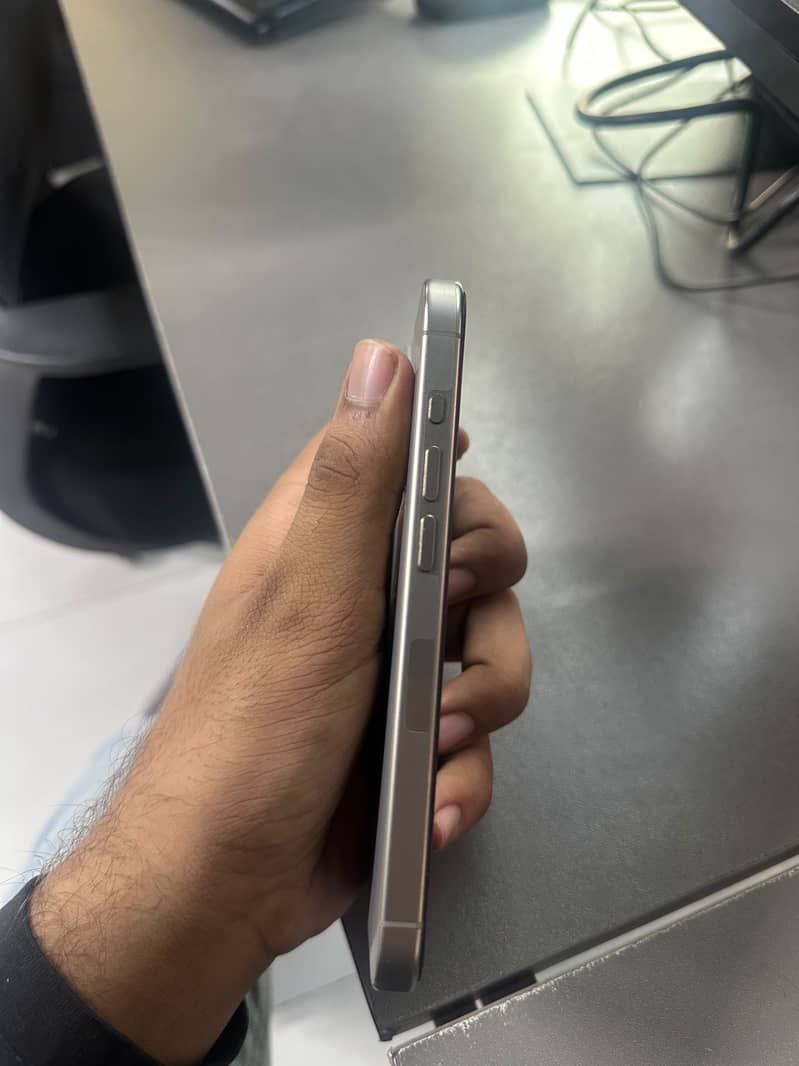 Apple iPhone 15 Pro 4