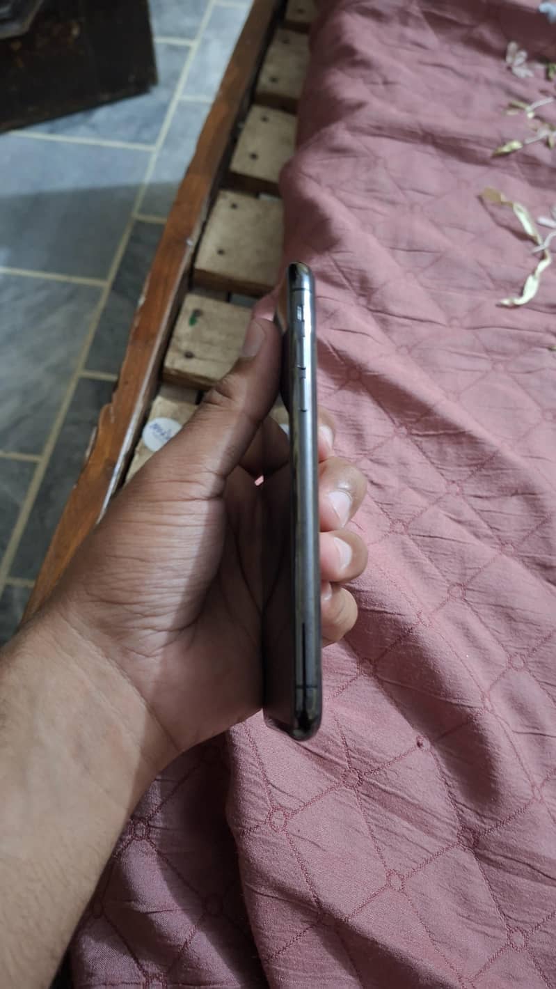Apple iPhone XR 6