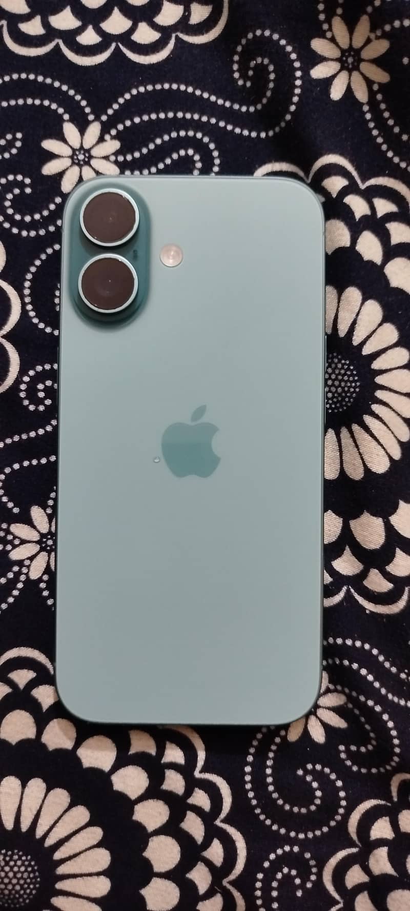 Apple iPhone 16 0