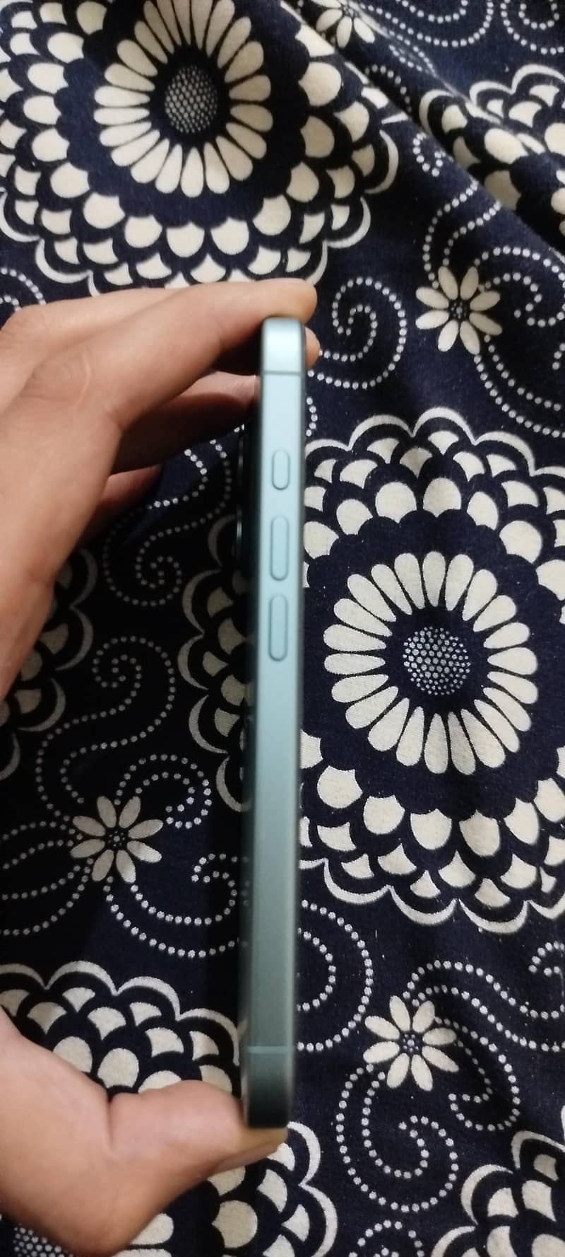 Apple iPhone 16 1