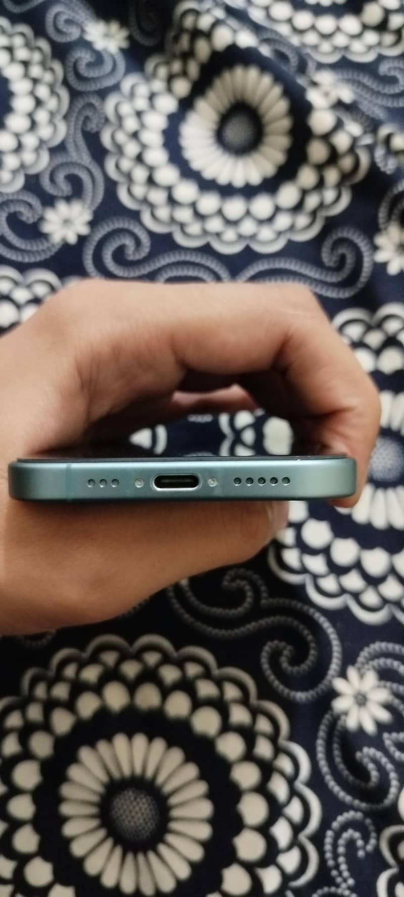 Apple iPhone 16 3
