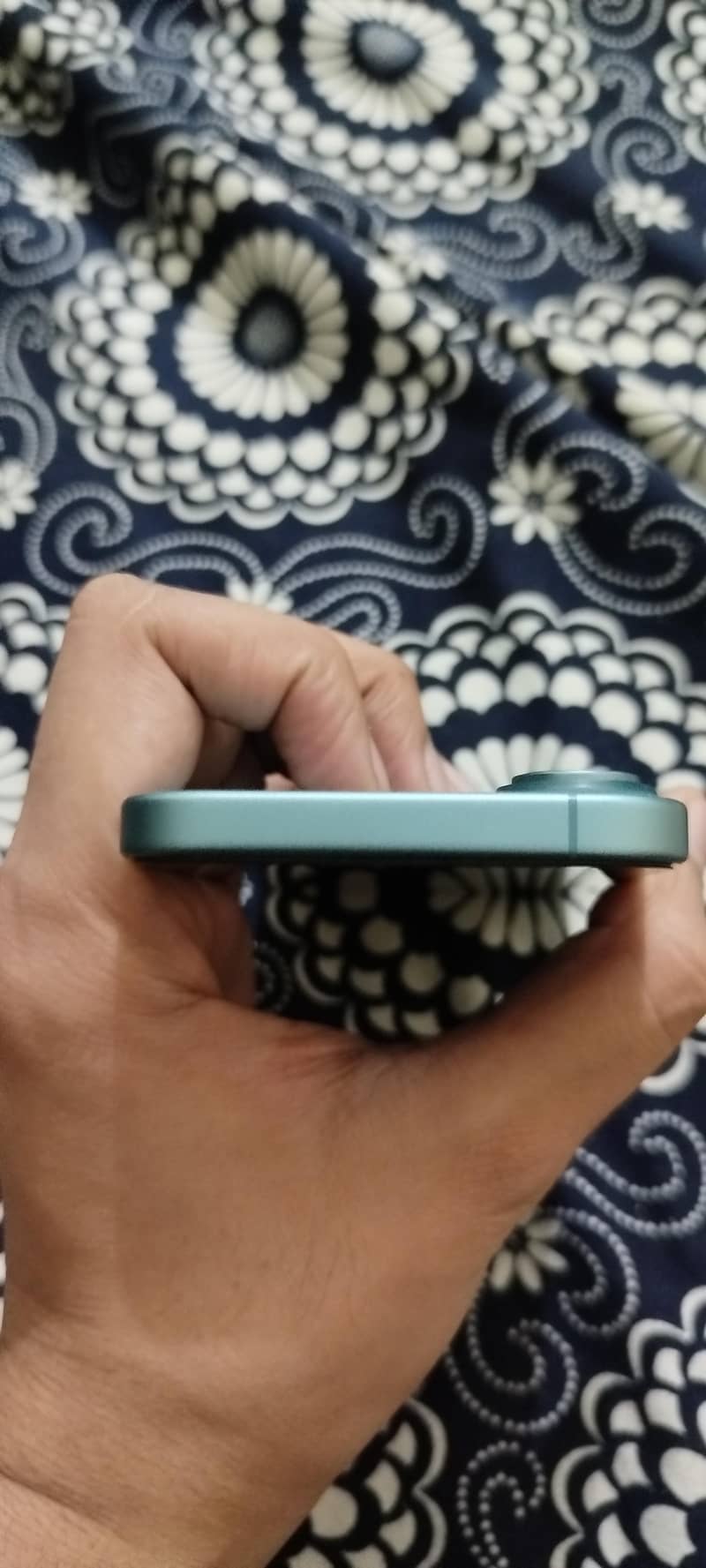 Apple iPhone 16 4