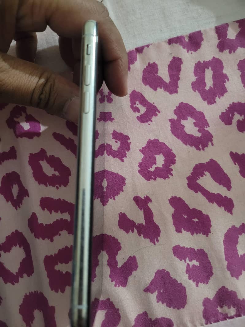 Apple iPhone X 3
