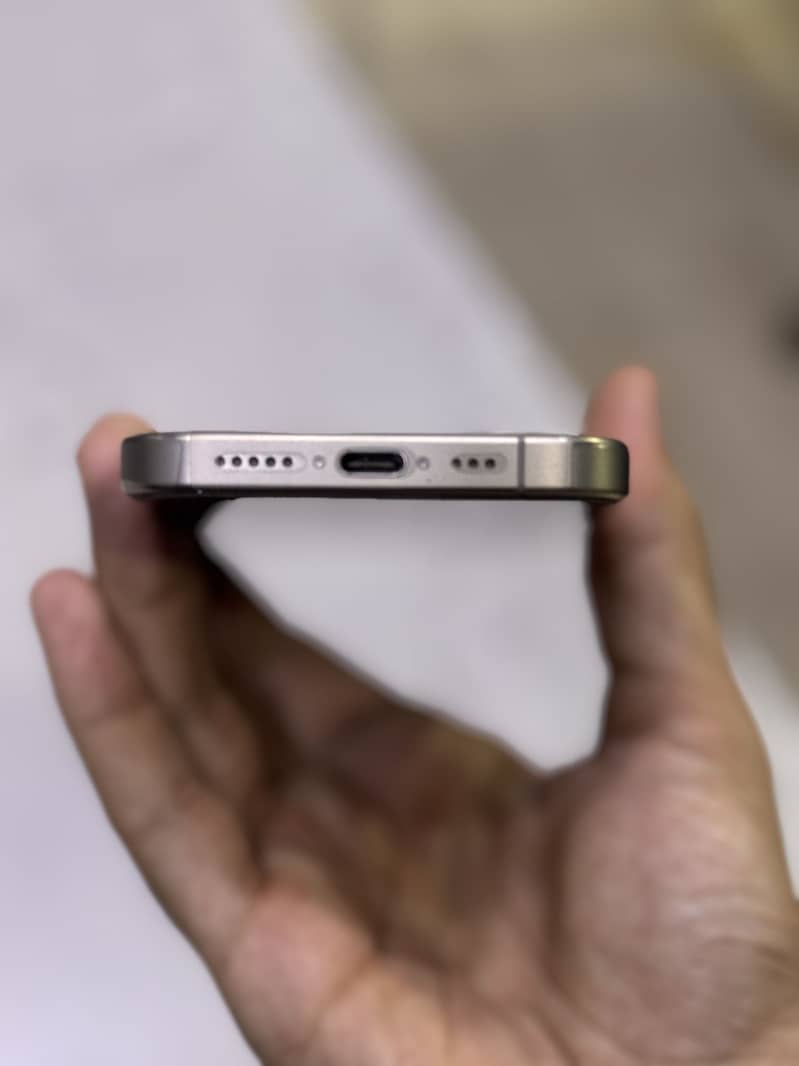 iPhone 15 Pro 4