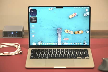 MacBook Air M2 2022, 13.6 inches , 16gb and 512Gb.