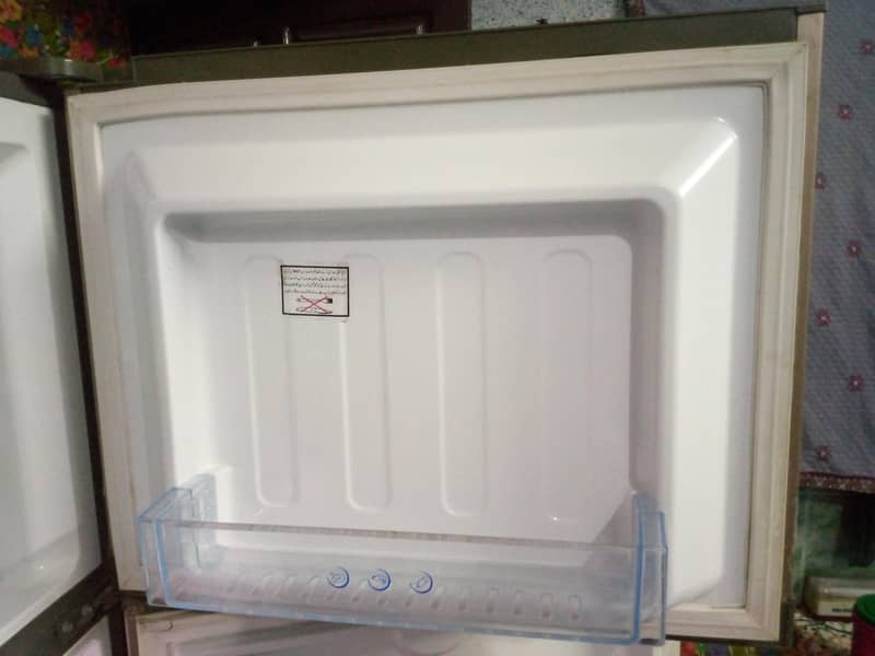 Refrigerator Medium size 8