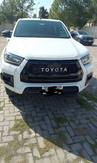 Toyota Hilux 2023 GRS