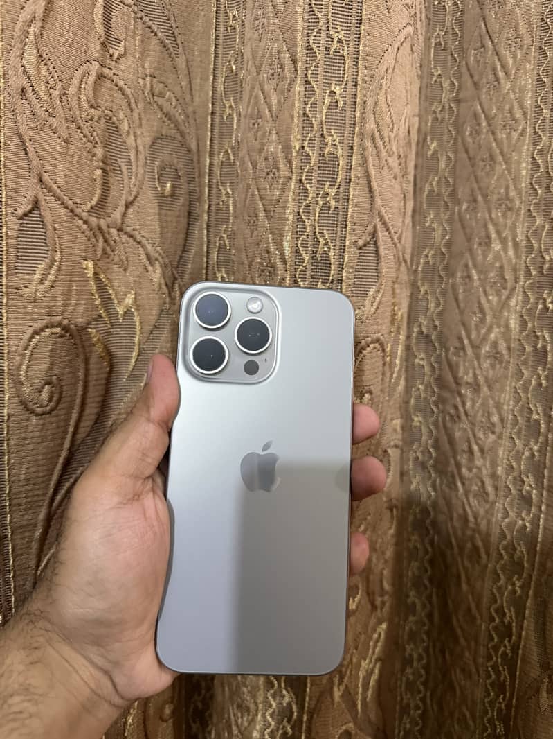 Apple iPhone 15 Pro Max 0