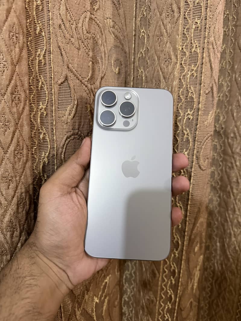 Apple iPhone 15 Pro Max 2