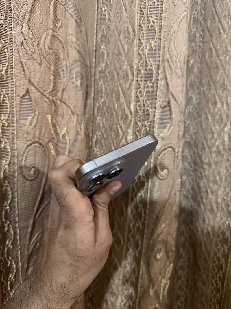 Apple iPhone 15 Pro Max 3