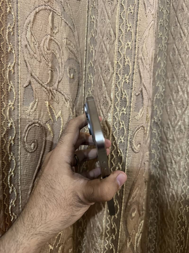 Apple iPhone 15 Pro Max 6