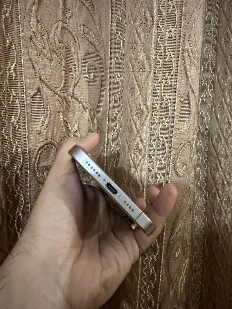 Apple iPhone 15 Pro Max 7