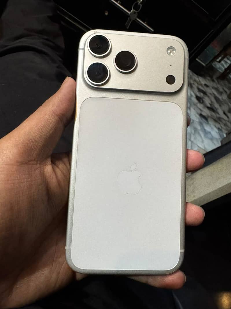Apple iPhone 17 Pro Max 0