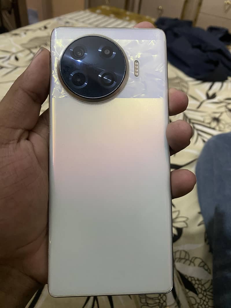 Tecno Spark 20 Pro Plus 2