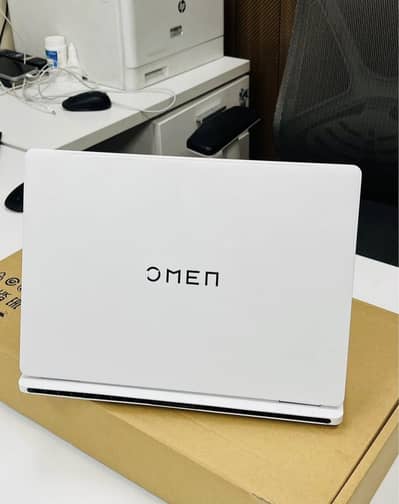 HP OMEN Transcend 14 RTX 4060 Core Ultra 7 Black White