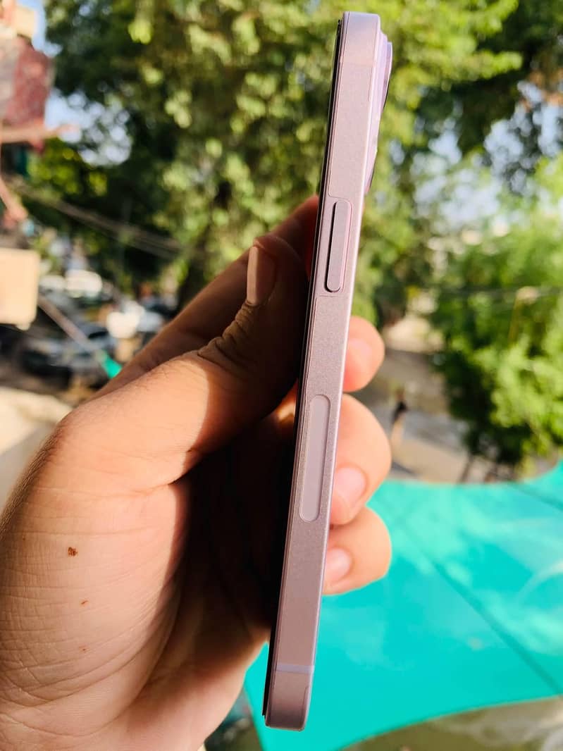 Apple iPhone 14 3