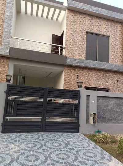 Prime Location House Of 6 Marla Is Available In Contemporary Neighborhood Of DHA Defence