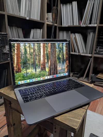 Apple MacBook Pro 2019 (16GB RAM / 512GB NVMe / Touch Bar