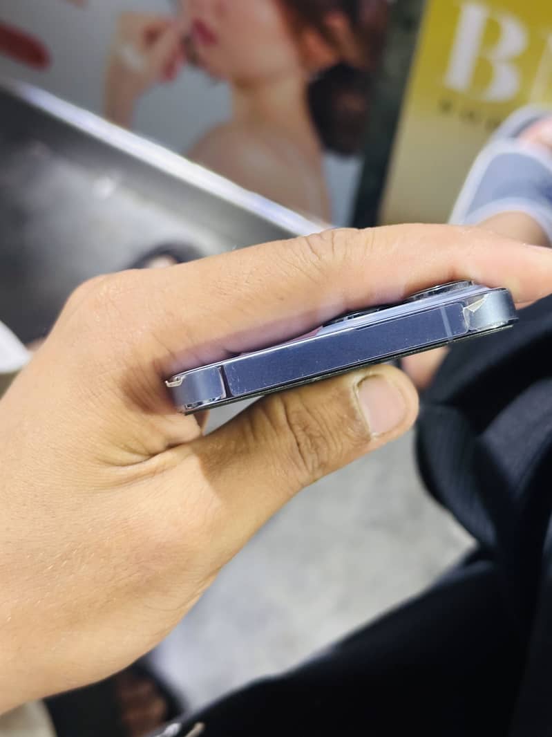 Apple iPhone 13 Pro 3