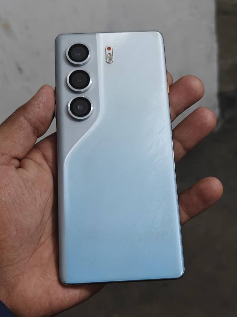 Tecno CAMON 40 Pro 0