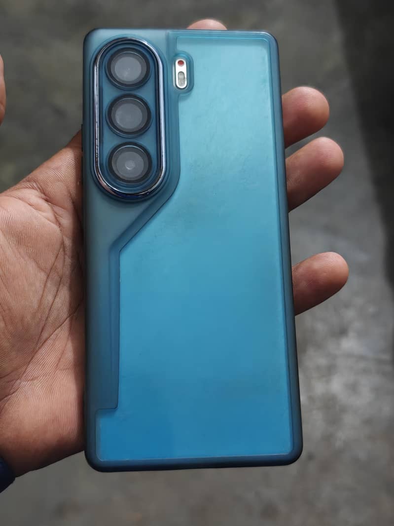Tecno CAMON 40 Pro 1