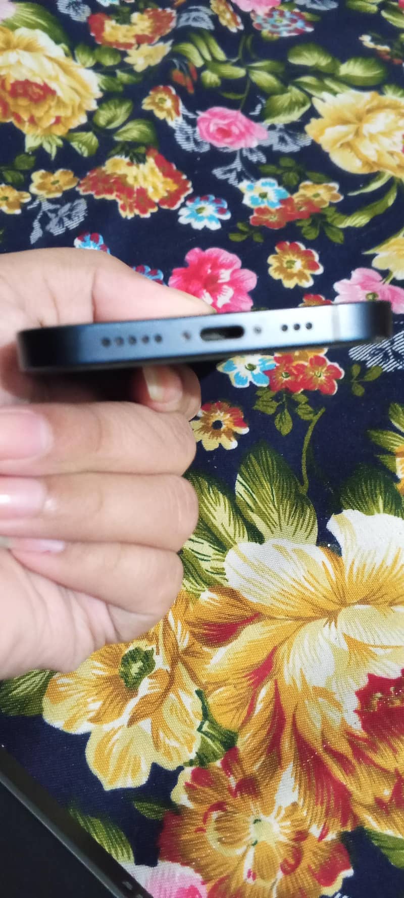 Apple iPhone 12 2