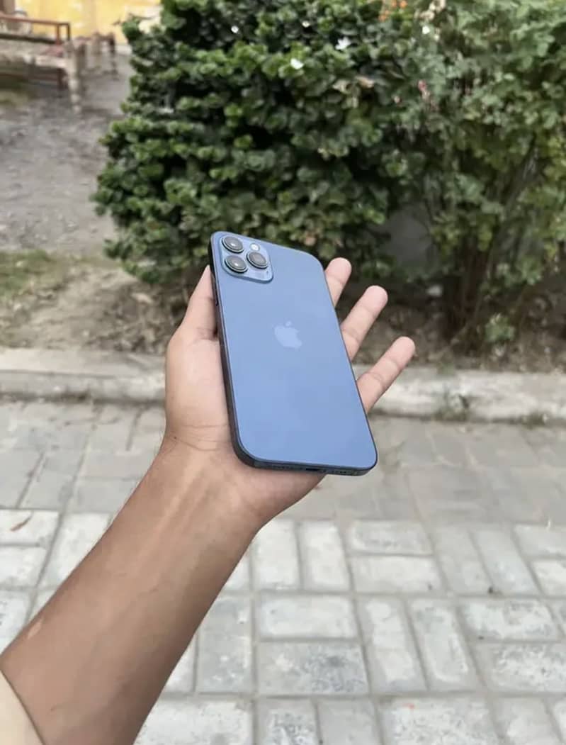 Apple iPhone 12 Pro Max 4